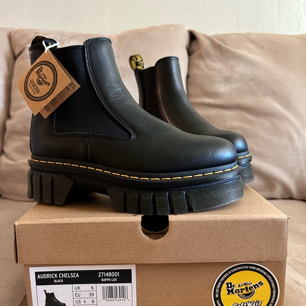 Audrick Chelsea Dr. Martens